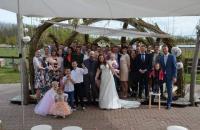 Een bruiloft was ook voor ons altijd een speciale gebeurtenis. Van Mirjam ontvingen we deze foto en zij schrijft: “Al komen we vaak en graag bij De Helderse Vallei en hebben we heel veel foto's, is toch wel de mooiste dag onze bruiloft geweest op 30 april 2016. Het was een beetje spannend met het weer of het buiten mogelijk was, maar gelukkig bleef het droog. We kijken er nog steeds met veel plezier op terug!