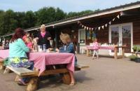 Ontbijten op de kinderboerderij!